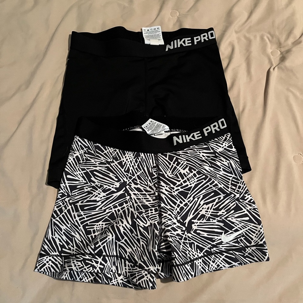 2 pairs Nike Pro Spandex